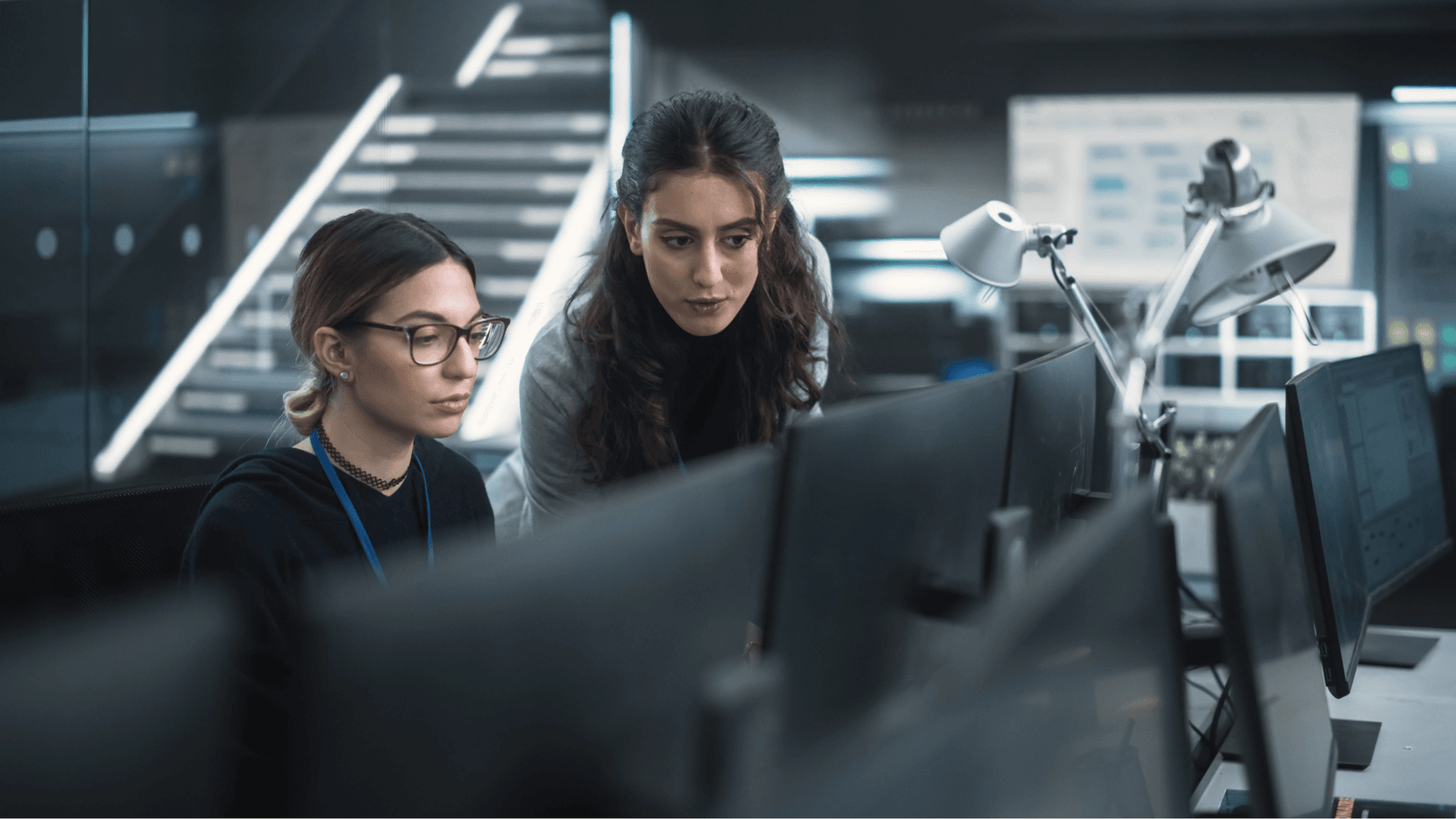 two women at a desktop