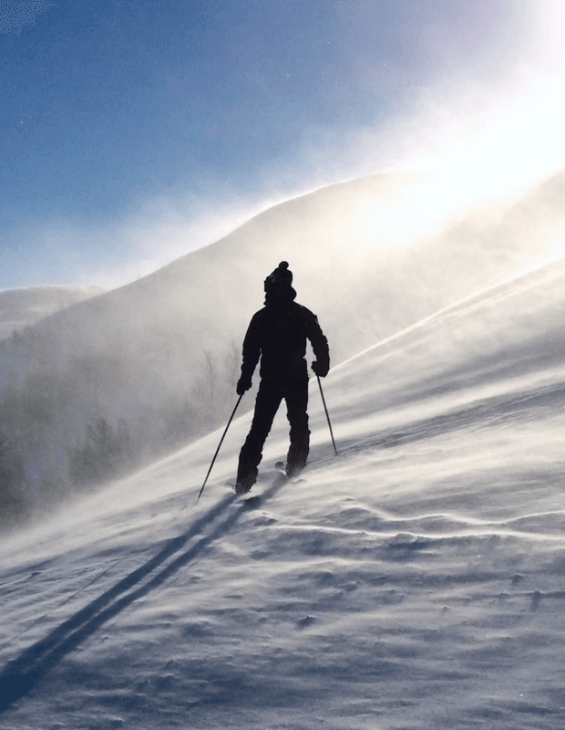 Person doing snow surf 